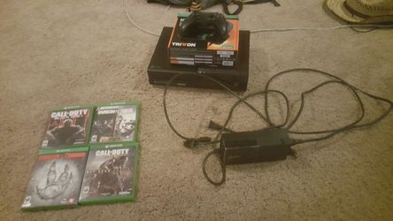 Xbox one w stereo headset controller and 4 games