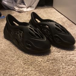 all black foam runners adidas 