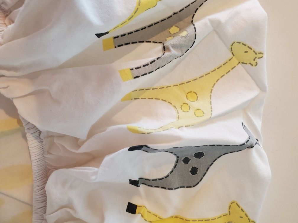 Circo Fitted Giraffe Crib Sheet.