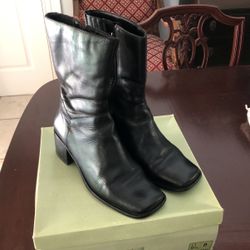 Women’s  Black Leather Boots 