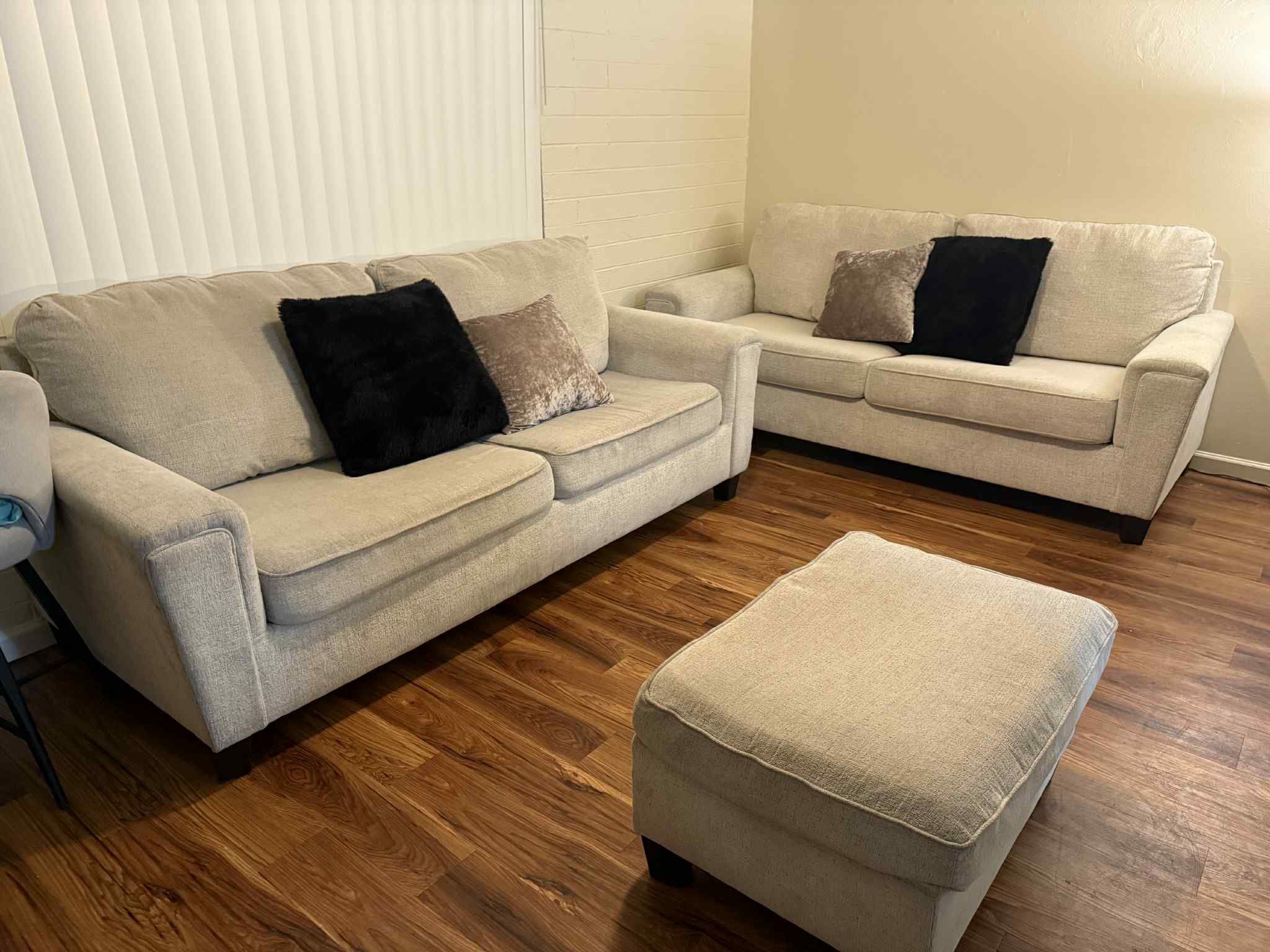 Couches Cream With Ottoman 