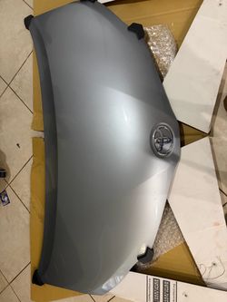 Toyota siennaSilver Hood with Emblem