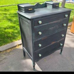 Vintage Dresser with Adorable Knobs and Detail/ Chest of Drawers