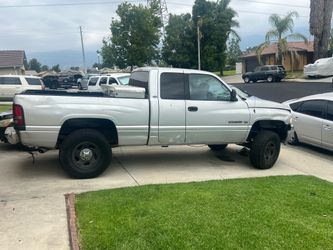 2001 Dodge Ram V8 magnum