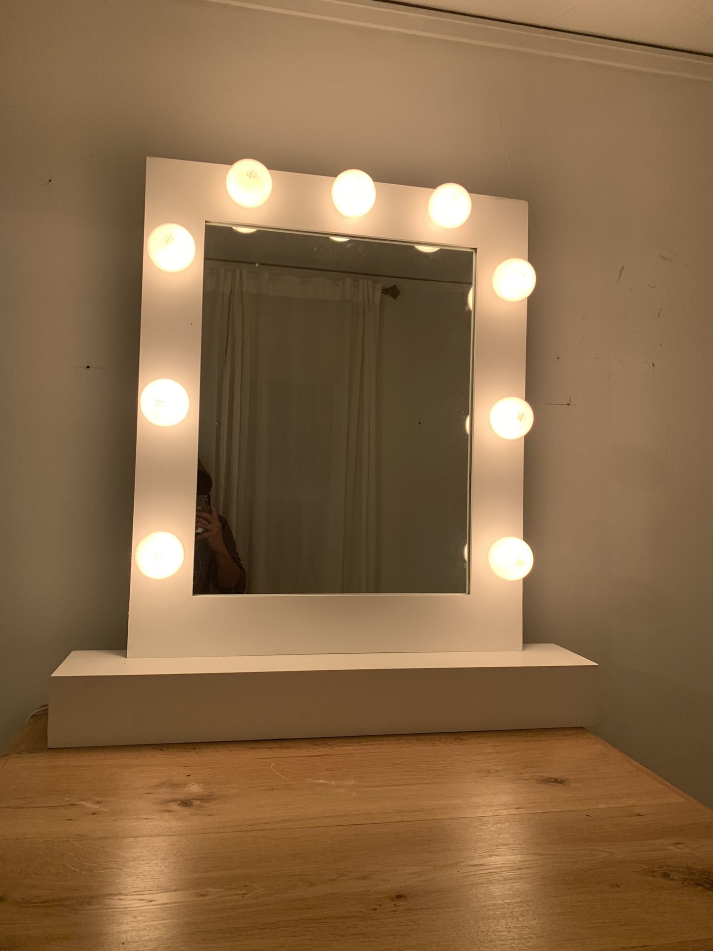 Vanity mirror makeup mirror