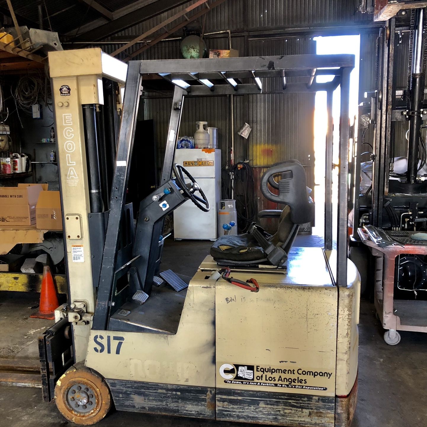 Crown Sitdown Electric Forklift 3 Wheeler 4000lb Cap