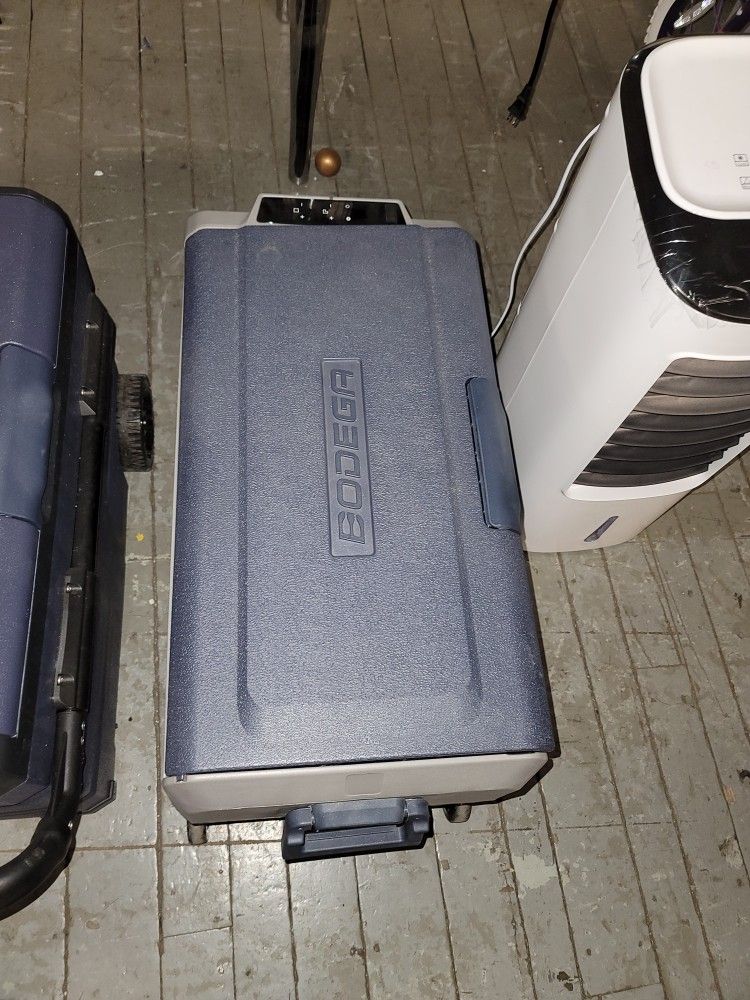 Camper,Suv And Cars Freezer Refrigerator 12 Volts And 115 Volts