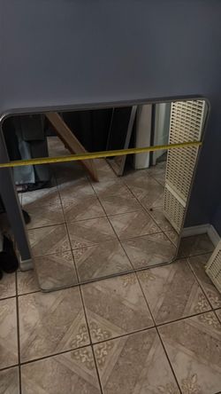 Niveal mirror