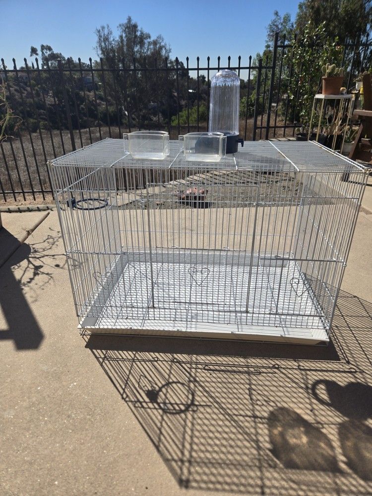 Clean Bird Cage With Perches, Bird Bath, Feeder Cups, and Water Bottle