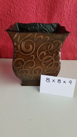 Metal container tall Vine