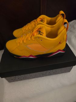 Jordan MVP taxi Universal Red/ 8.5 mem