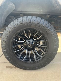 35” Nittos on Fuel wheels