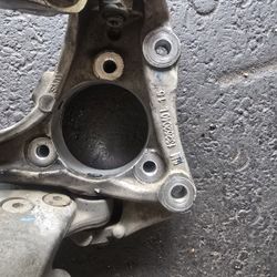 2013 to 2019 Cadillac XTS AWD set of front knuckles.original GM part 58k miles on them.