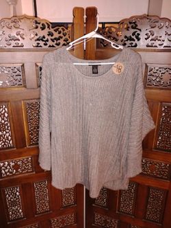 XL Gray Pink And White Sweater 