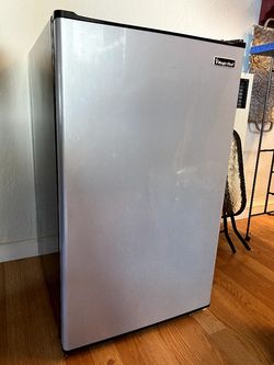 Mini refrigerator, Magic Chef