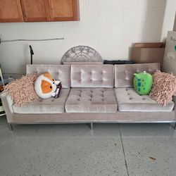 Velet Sofa Free