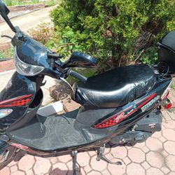 Used 2021 50cc Gas Moped Only 700+ Miles 