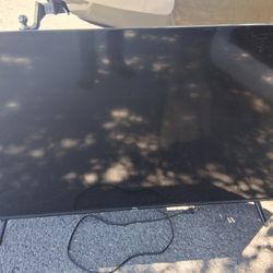 43' TCL ROKU SMART TV WITH REMOTE