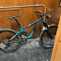 Giant Reign MOUNTAIN BIKE for Sale in San Bernardino CA