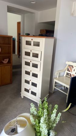 Chest of drawers