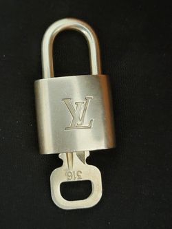 Gold Louis Vuitton Lock & Key Set 🔐 #316