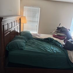 Perfect Cali-king And Dresser!!!