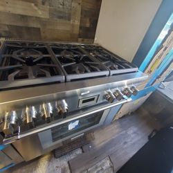 thermador gas stove 36 inchess new open box warranty $5800
