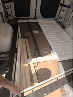 White bed queen used like new