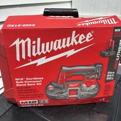 Milwaukee M12 cordless bandsaw kit