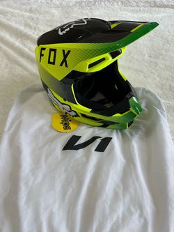 Fox V1 Motocross Helmet with MIPS  size Small