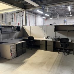 Cubicles With Desks 