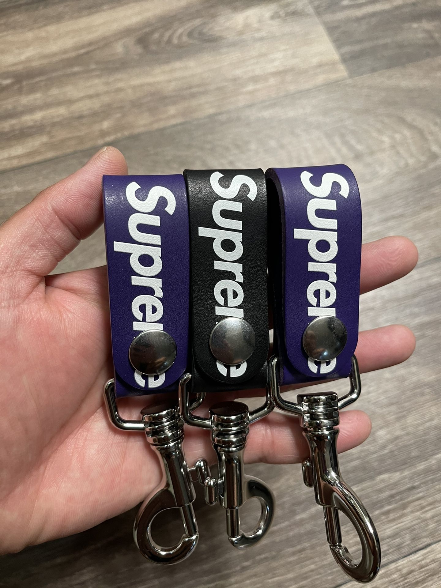 4色セット Supreme Leather Key Loop キーホルダー+cengelkoyhuzurevi.com