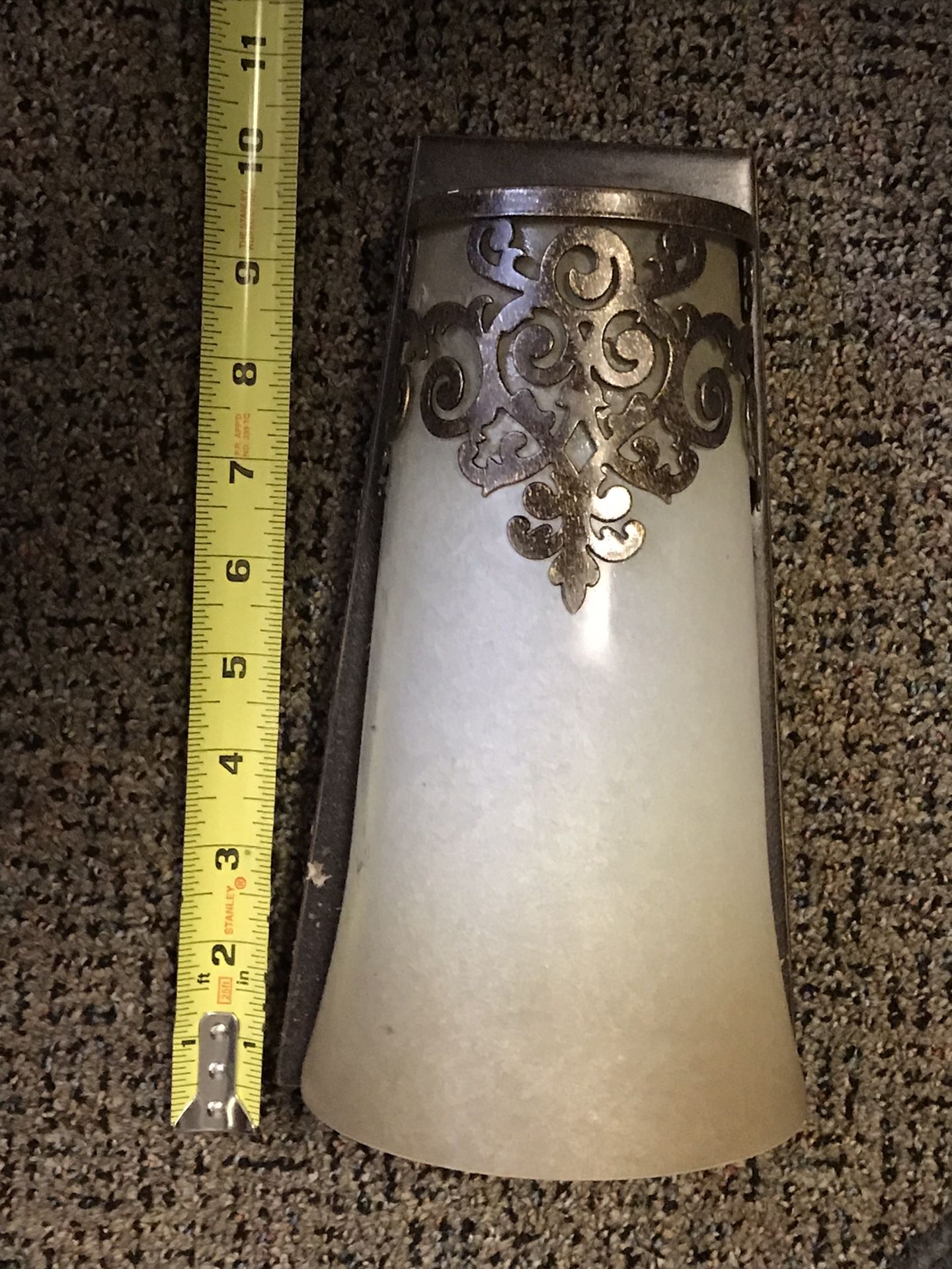 Wall light fixture