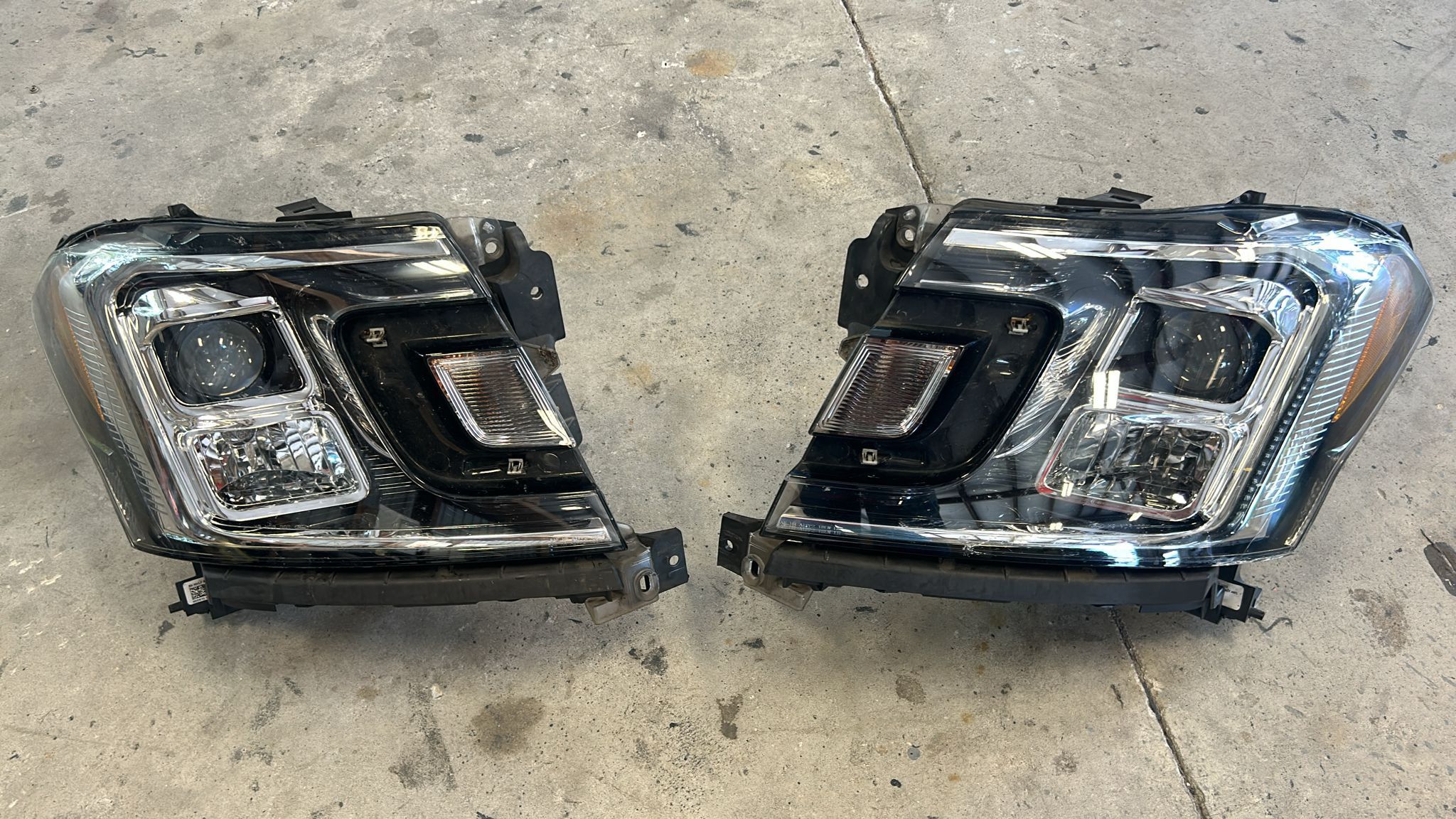 Headlights Ford Expedition 