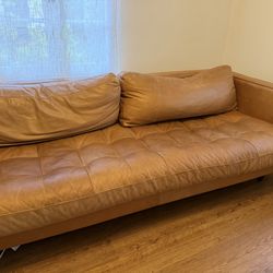 Article Sven Couch - $200