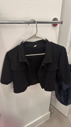 Black short jacket (size: M-L)