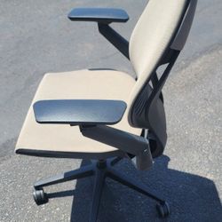 Steelcase Gesture Office Desk Gaming Chair