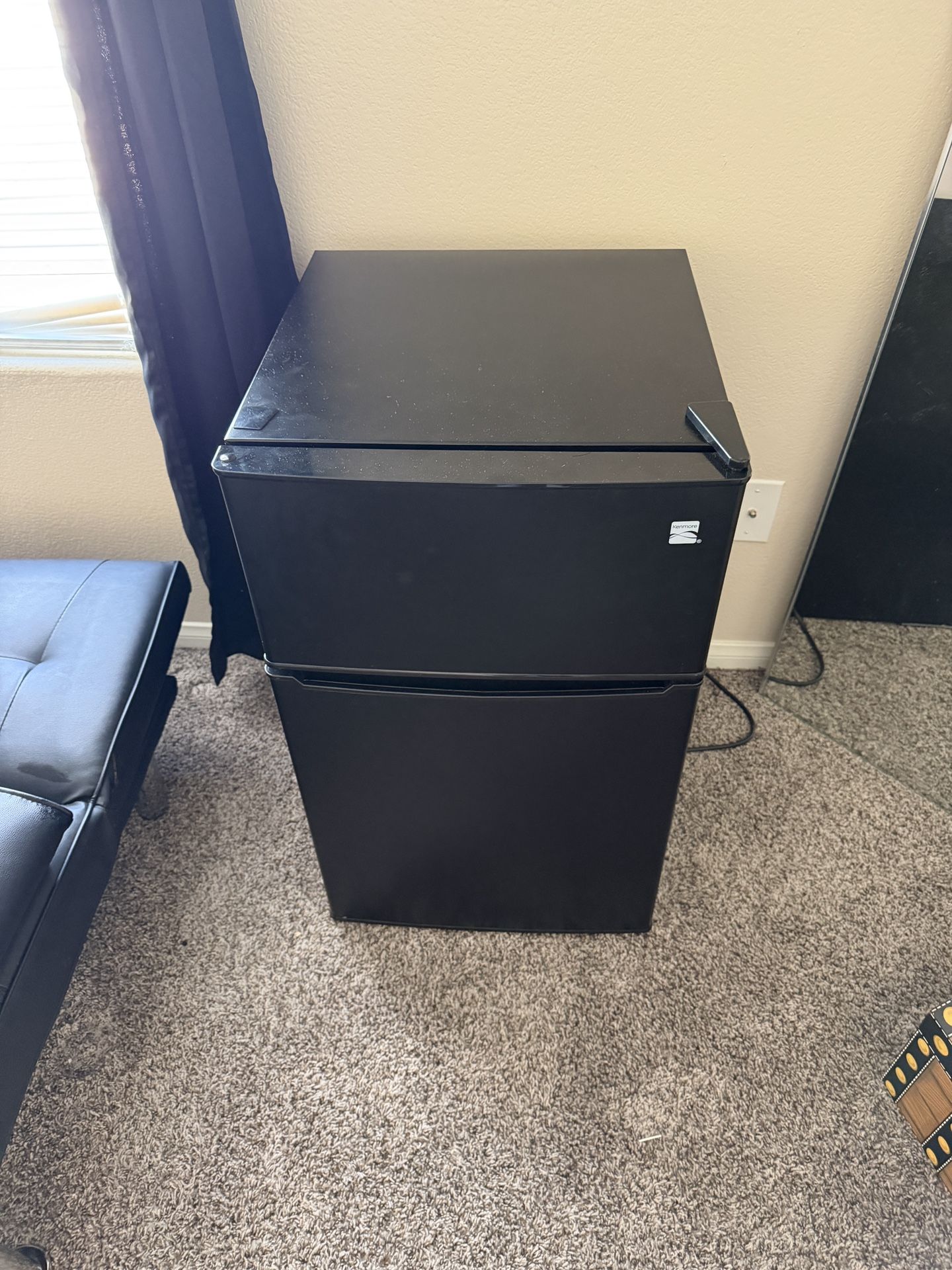 Mini Fridge With Freezer 
