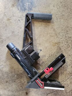 Hardwood floor air nailer