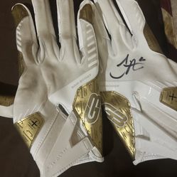 Signed Tyreek Hill Gloves Straight From Him *** SEND OFFERS *** 