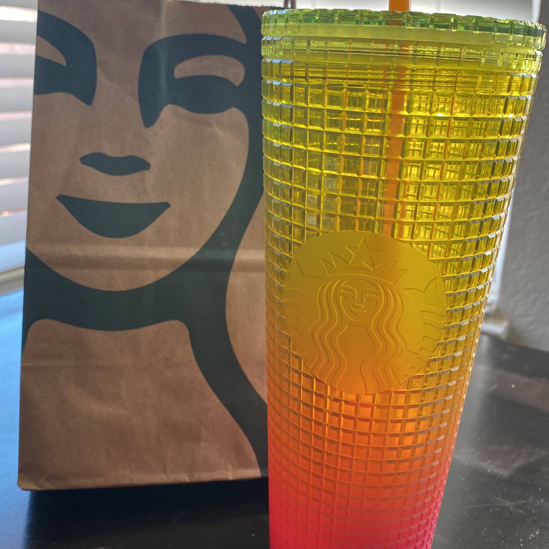 Starbucks Pink Lemonade Gradient Cup 