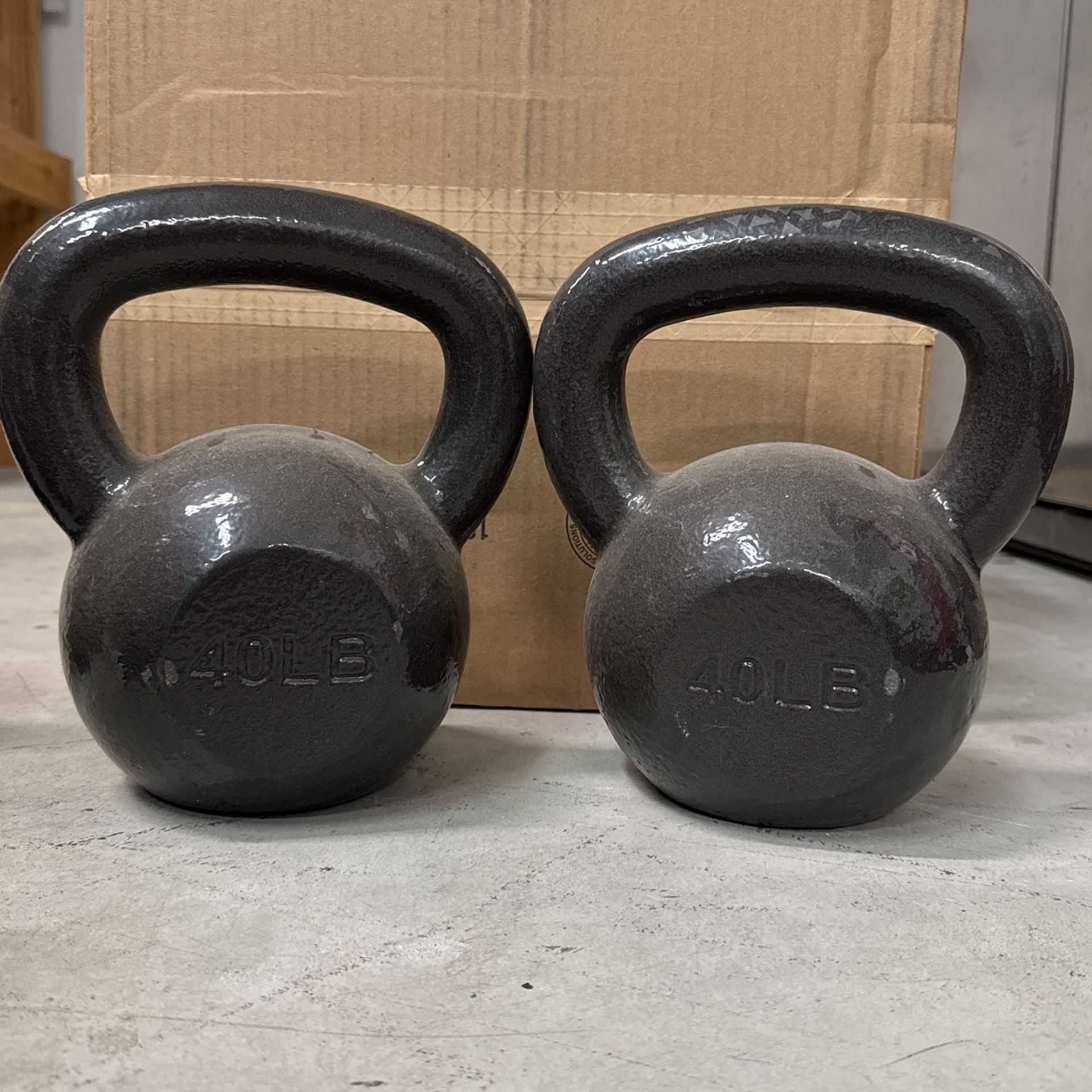 2 40lb Kettlebells