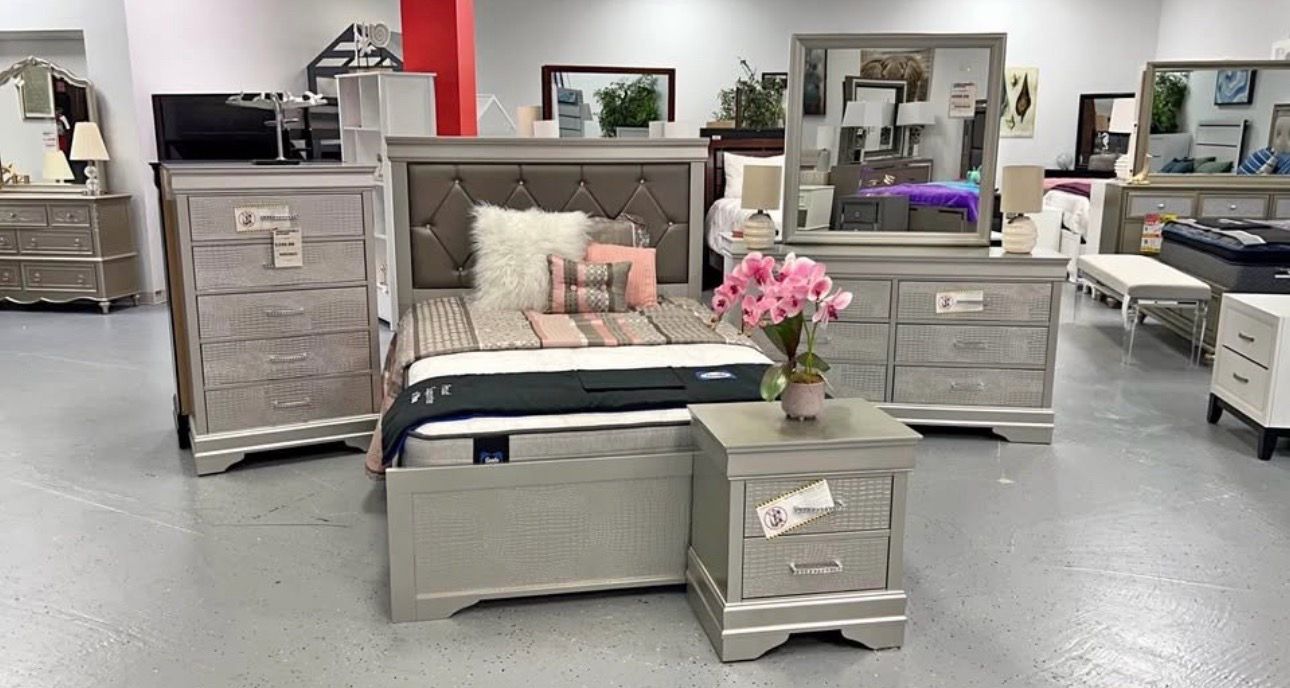 Amalia Silver 5 PC. Queen Size Bedroom Set. Brand New. MATTRESS SET IS NOT INCLUDED.