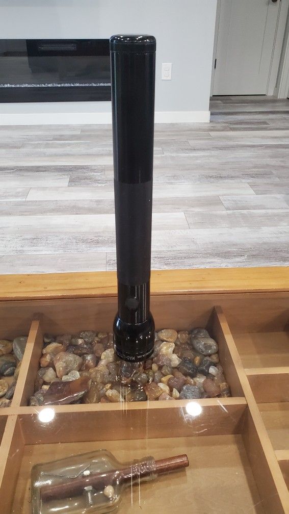 Vintage 4 D Battery MAG-LITE--Works Great