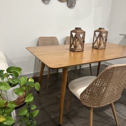 Dining  wood  Table with 4 Stylish Chairs