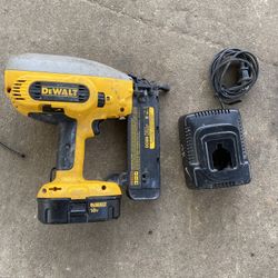 Dewalt 18v Heavy Duty Trim Nail gun 