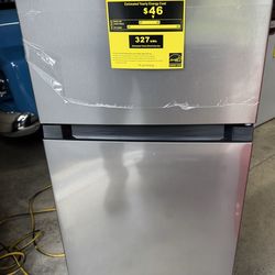 Brand New Vissani 4.5cu.ft. Two Door Mini Refrigerator/Freezer.45” H x 18 1/2” W x 19 1/2” D. Must Pickup