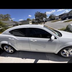 White 2012 Dodge Avenger 