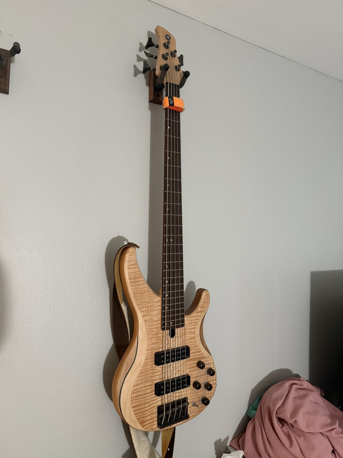 New Bass + Amp And More - Yamaha TRBX605 - Boss Katana 110