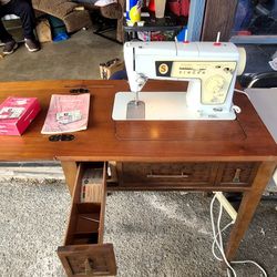 SEWING MACHINE WITH CABINET